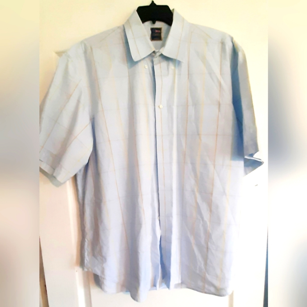 T Harris London men's button down, short sleeved shirt